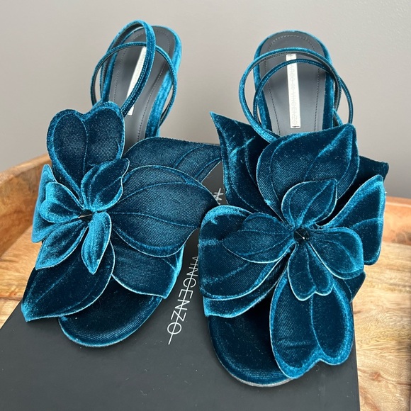 MARCO DE VINCENZO Deep Jade/ Turquoise Flower Embellished Velvet Sandals 40 EU - Picture 6 of 11